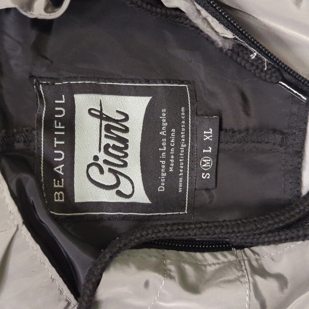Beautiful Giant silky hoodie size medium - Picture 2 of 4